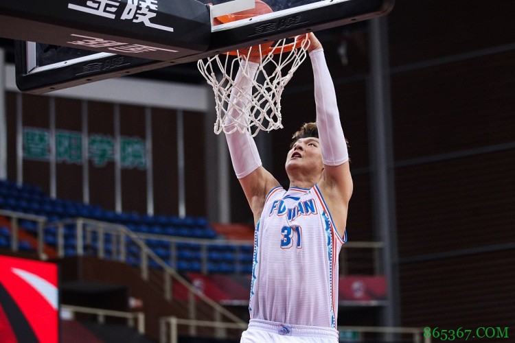 朱彦硕:不用美国媒体提醒 也知道湖人不会签王哲林