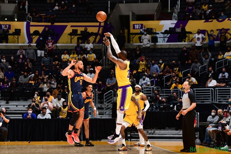 罢工!勇士主场工人代表:詹姆斯的三分不该让我们失去一个月医保