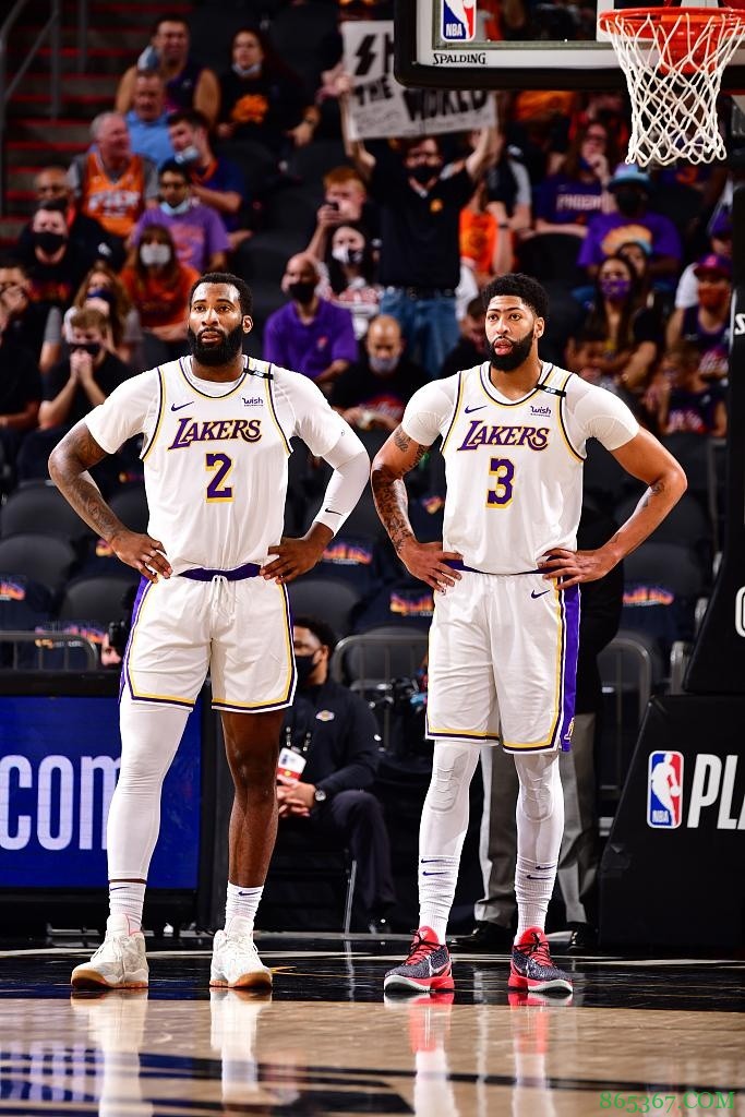 苏群专栏：湖人直接让戴维斯打5，豁出去了？