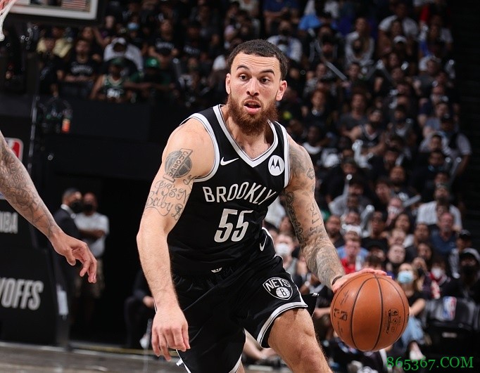 迈克-詹姆斯：现在没球可打没什么丢人的 很多球员都在等待机会