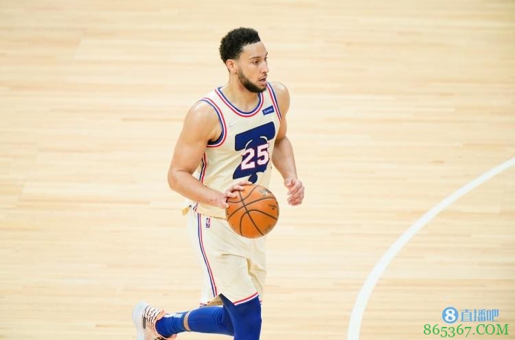 名记:西蒙斯圈子里的人一直在主动告诉我他的精神状态很好