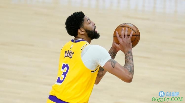 队记：魔兽或小乔丹搭威少会有空间问题 浓眉更可能是首发中锋