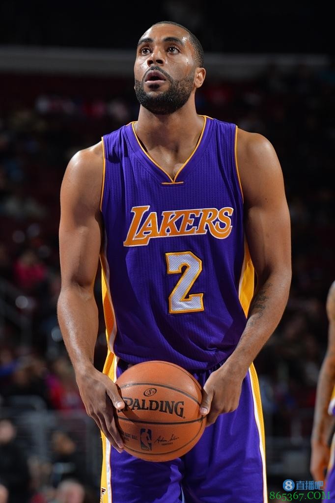 艾灵顿:队里得有人做出牺牲 认为球队的阵容很合理