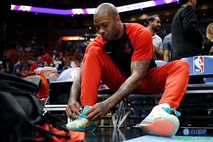 PJ-塔克谈球鞋：已有7到8处收藏地 搬运球鞋的费用会很疯狂