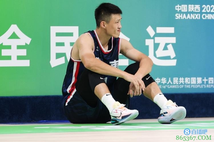 手感冰凉！周鹏10投仅1中 得到3分2篮板1助攻1抢断