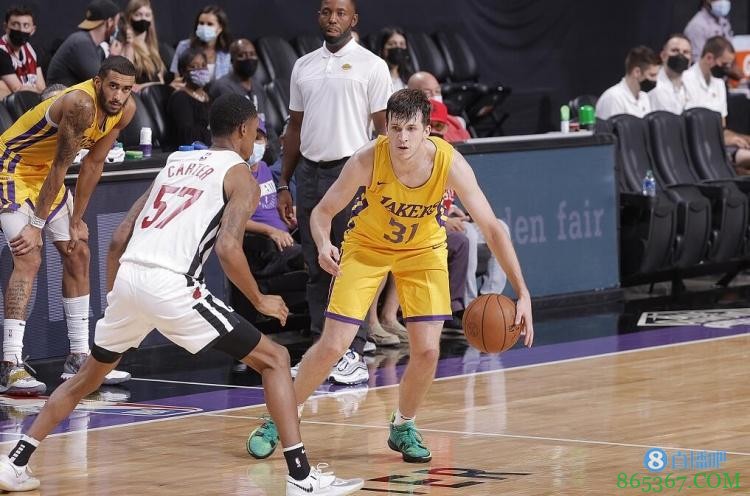 队记：落选秀里夫斯和湖人的合同首年部分保障 第二年球队选项