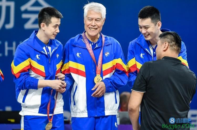 沈阳日报:辽篮小将俞泽辰决赛扮演奇兵 杨鸣夺冠后如释重负