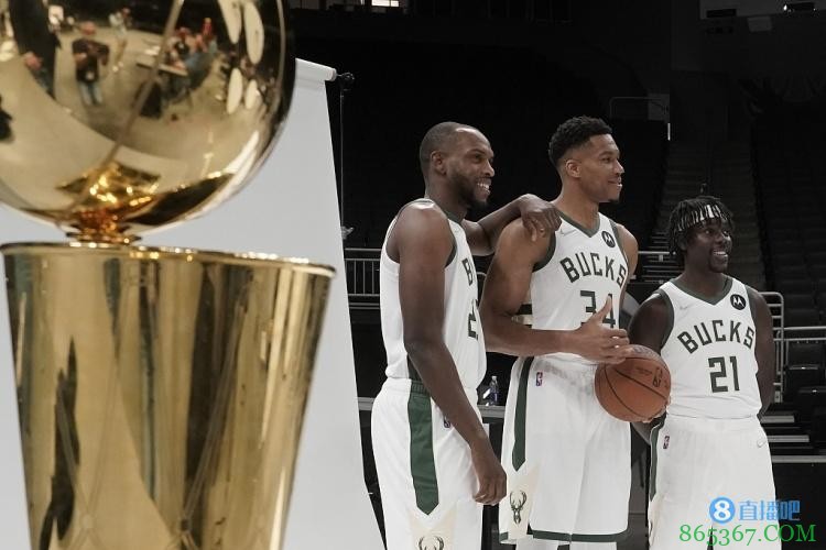 直击媒体日雄鹿篇:字母哥合影奥布莱恩杯 希尔回归&阿伦加盟