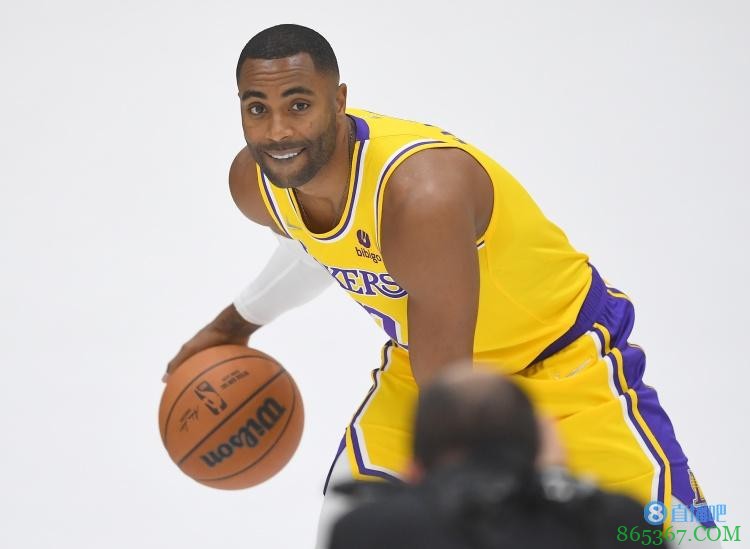 ?直击媒体日湖人篇:老詹喜笑颜开 全队精神抖擞开启新赛季