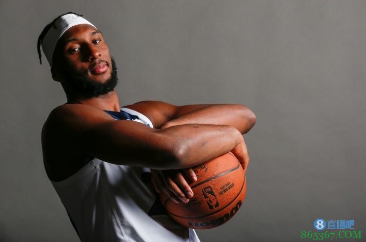 奥科吉谈续约:我很愿意留在明尼阿波利斯 我已经爱上了这