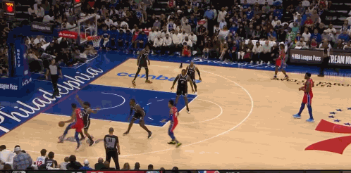 守护篮筐!托拜亚斯-哈里斯欲双手灌篮被杜兰特单手扇出