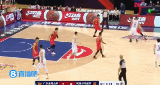 王者归来!易建联开场三分半钟4投4中个人连得10分!