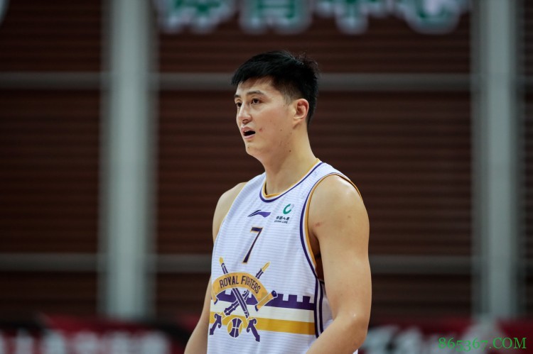 不可思议!北控今天抢到64个篮板 新疆23个