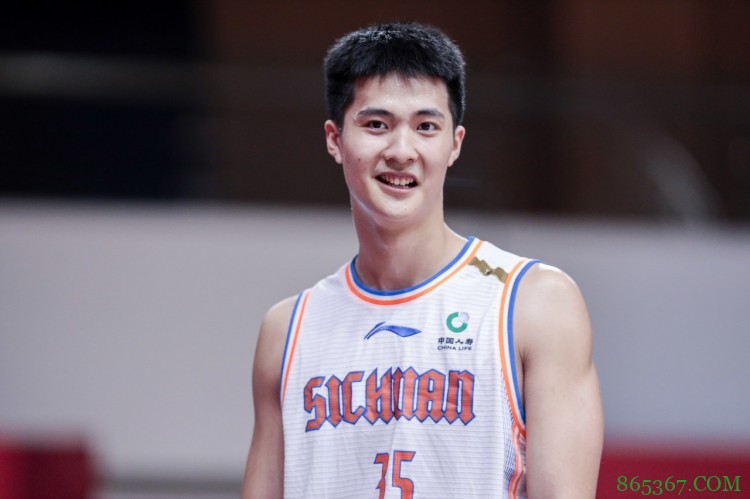 抢断亮眼！朱松玮新赛季首秀贡献16分9板5断1帽