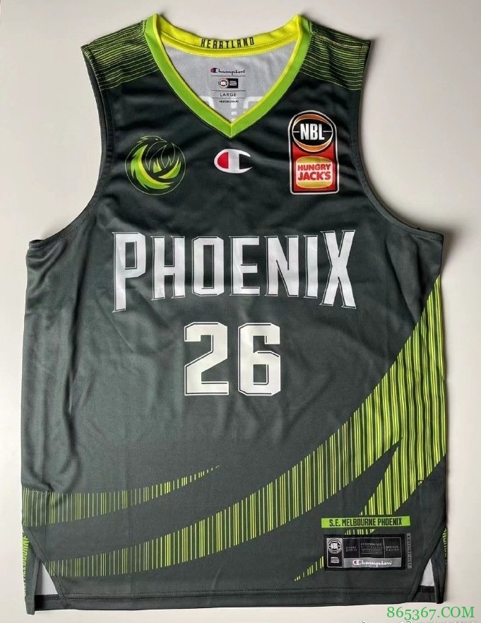 网友晒周琦东南墨尔本凤凰队球衣 身背26号