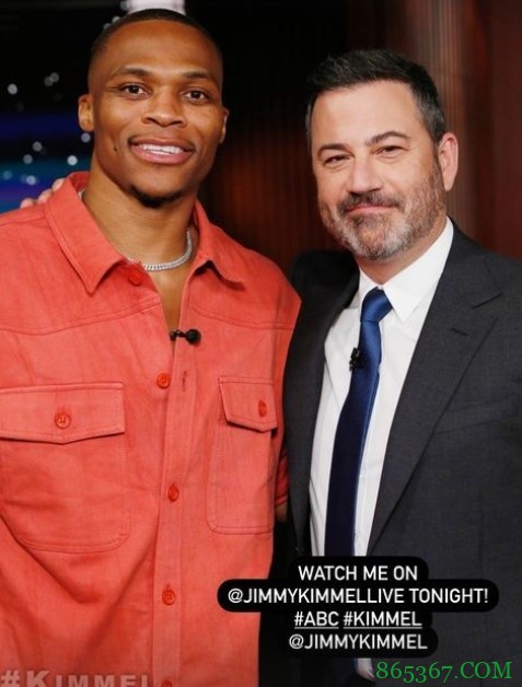 娱乐端全线出击！威少社媒转发参加脱口秀节目照片