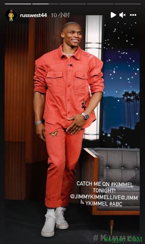 娱乐端全线出击！威少社媒转发参加脱口秀节目照片