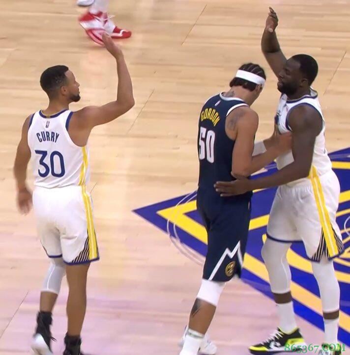 太搞了??~ 戈登卡位推走追梦 不让他与库里击掌