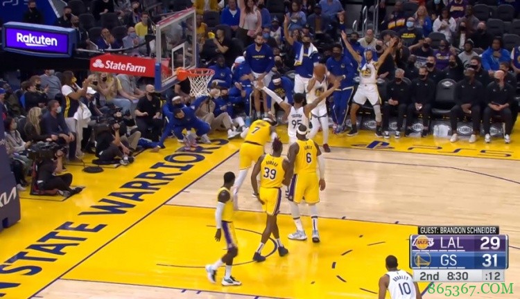 普尔获得三分空位机会 替补库里提前开始扭胯庆祝!