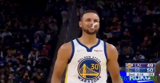 库里罚丢第一球 詹姆斯身后大喊:再丢一个 我还没见过你这样呢