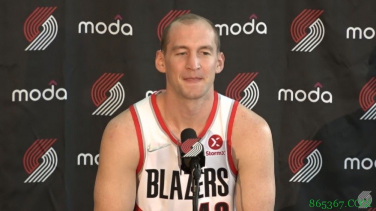 比卢普斯:泽勒昨日成功接受鼻部骨折修复手术 归期未定