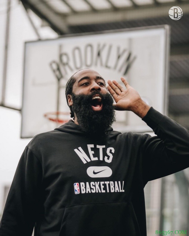 气氛很好！哈登更新社媒转发球队室外训练靓照