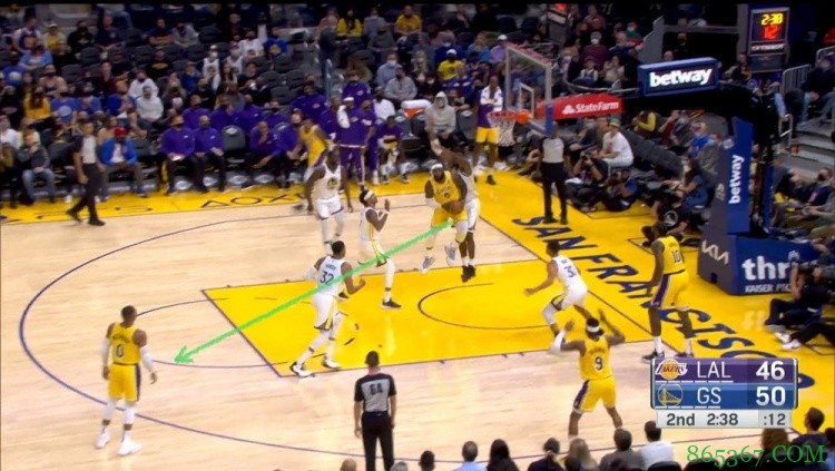 【录像分析室】总是欺骗小学生丨为什么说詹姆斯是最会传球的人？