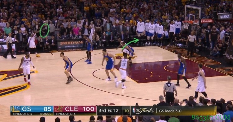 【录像分析室】总是欺骗小学生丨为什么说詹姆斯是最会传球的人？