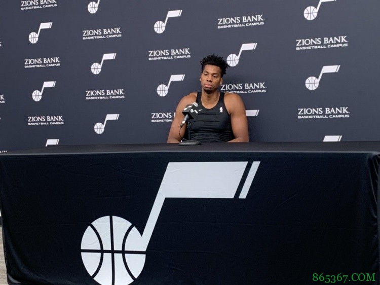 白边谈戈贝尔：白天队内赛中你死我活 晚上一起使命召唤