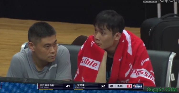 丁彦雨航出现在山东男篮比赛大名单中 本场有望迎来复出