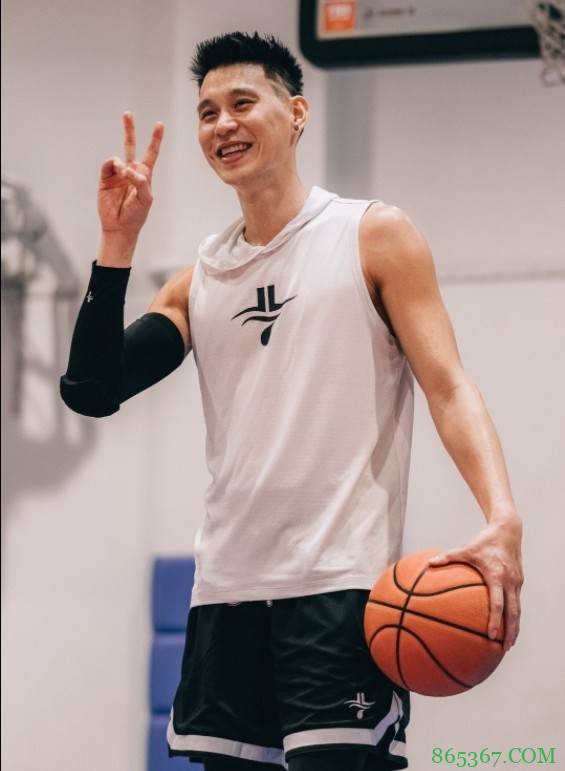 贾磊:林书豪解除隔离后首次回球场训练 仍需时间恢复到最佳状态