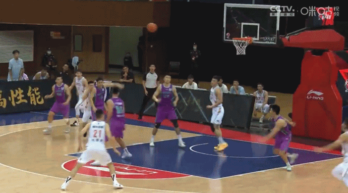 程帅澎致命失误 刘冠岑抢断反击一条龙扣篮绝杀浙江
