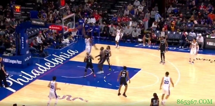 内线巨兽！恩比德首节8中6轰下14分&送单臂滑翔炸筐