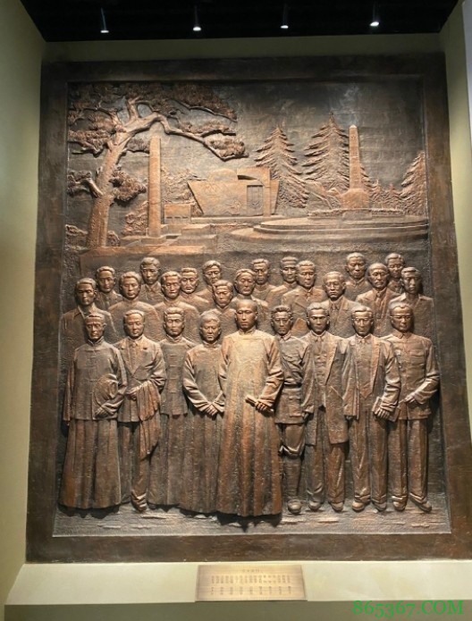 感受一下2米16的视角和空气！周琦晒参观上海交大校史馆图片