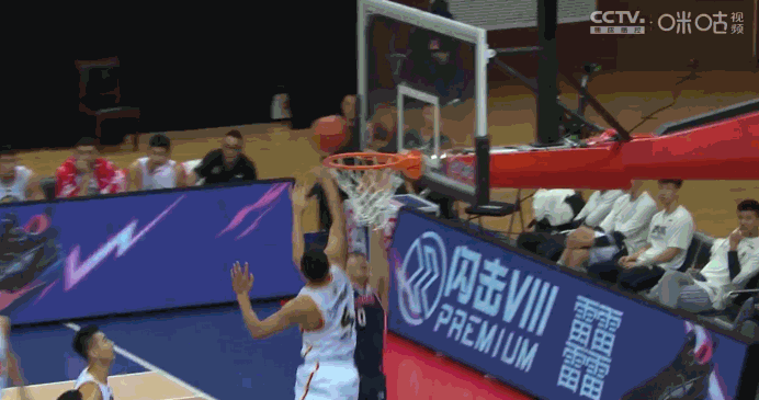 大哥回来了!赵锦洋中场抢断 易建联面对空篮双手暴扣