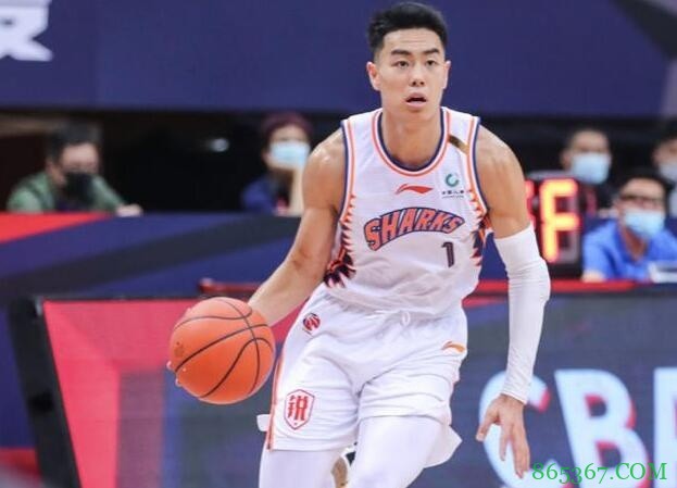 东体：上海男篮人才储备名列前茅 李添荣、袁堂文被寄予厚望