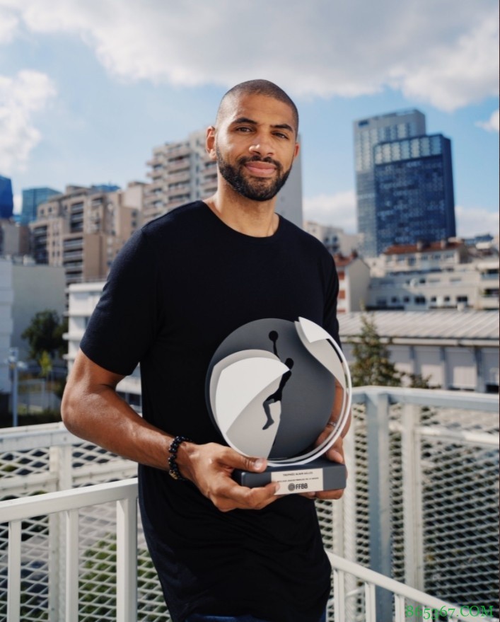 法国篮协：尼古拉斯-巴图姆获得2020-21赛季阿兰-吉尔斯奖
