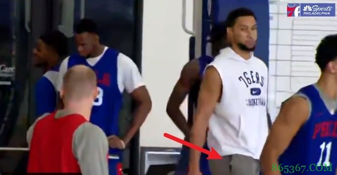 时刻准备着!本西今日训练时 手机仍放在裤兜里