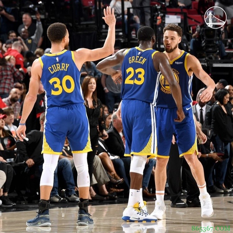 勇士官方：库追汤作为队友的第十个赛季明日即将开启