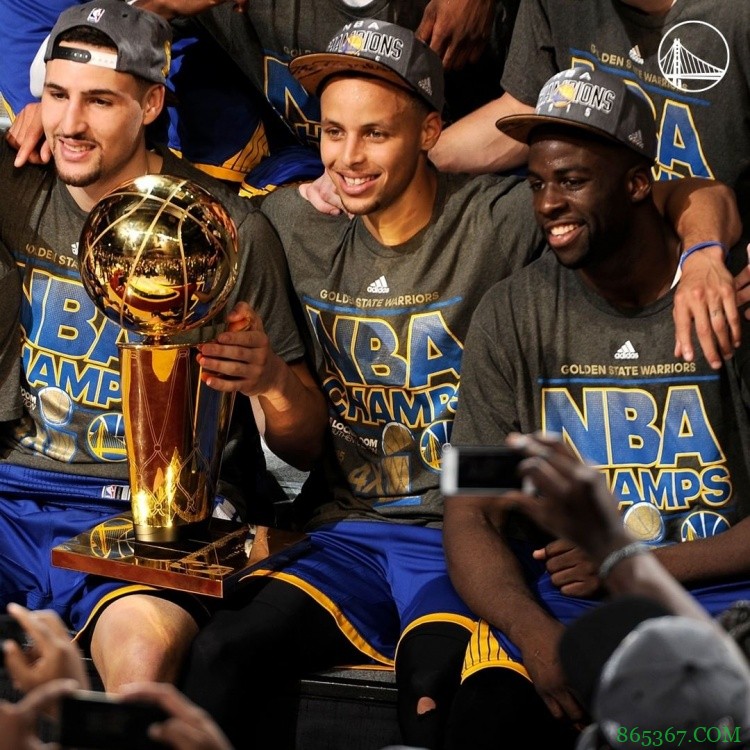 勇士官方：库追汤作为队友的第十个赛季明日即将开启