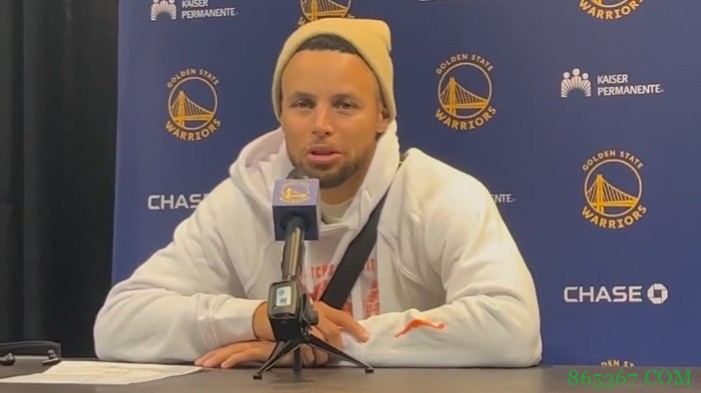 库里：很多人觉得一哥只是更衣室领袖 今晚他证明自己余热尚存