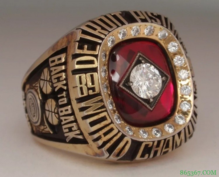 “雄鹿顶个球!”——一文看NBA总冠军戒指进化史