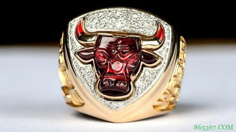 “雄鹿顶个球!”——一文看NBA总冠军戒指进化史
