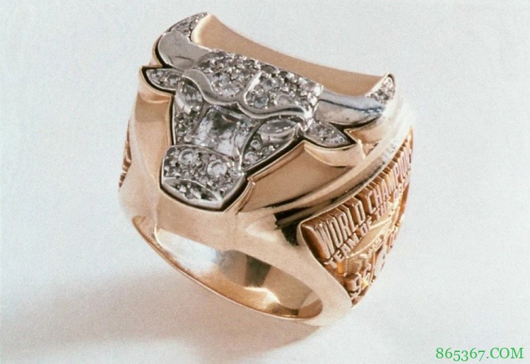 “雄鹿顶个球!”——一文看NBA总冠军戒指进化史