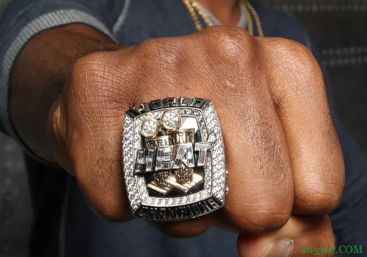 “雄鹿顶个球!”——一文看NBA总冠军戒指进化史