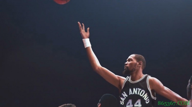 ?打破时空壁!NBA花絮图集:现役球星变装复刻名宿经典镜头