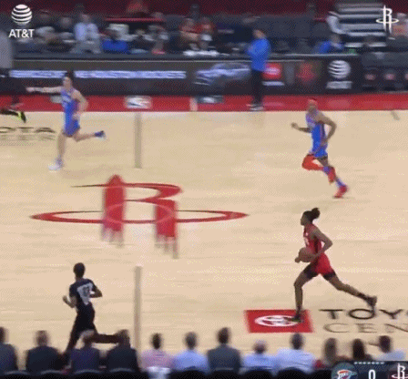 ?杰伦-格林大变向将对手晃坐到地上