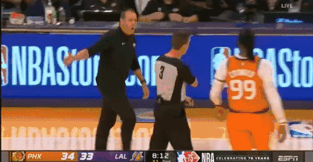 保罗撞飞蒙克 沃格尔怒斥裁判 被吹技术犯规