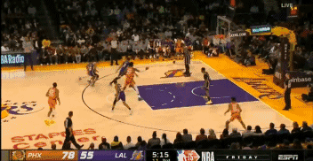 博美人一笑~ 布克急停跳投命中 场下詹娜为男友鼓掌