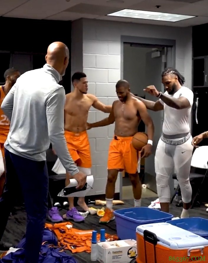 2w分&1w助创纪录！太阳众人为保罗欢呼 蒙蒂将比赛用球传给CP3